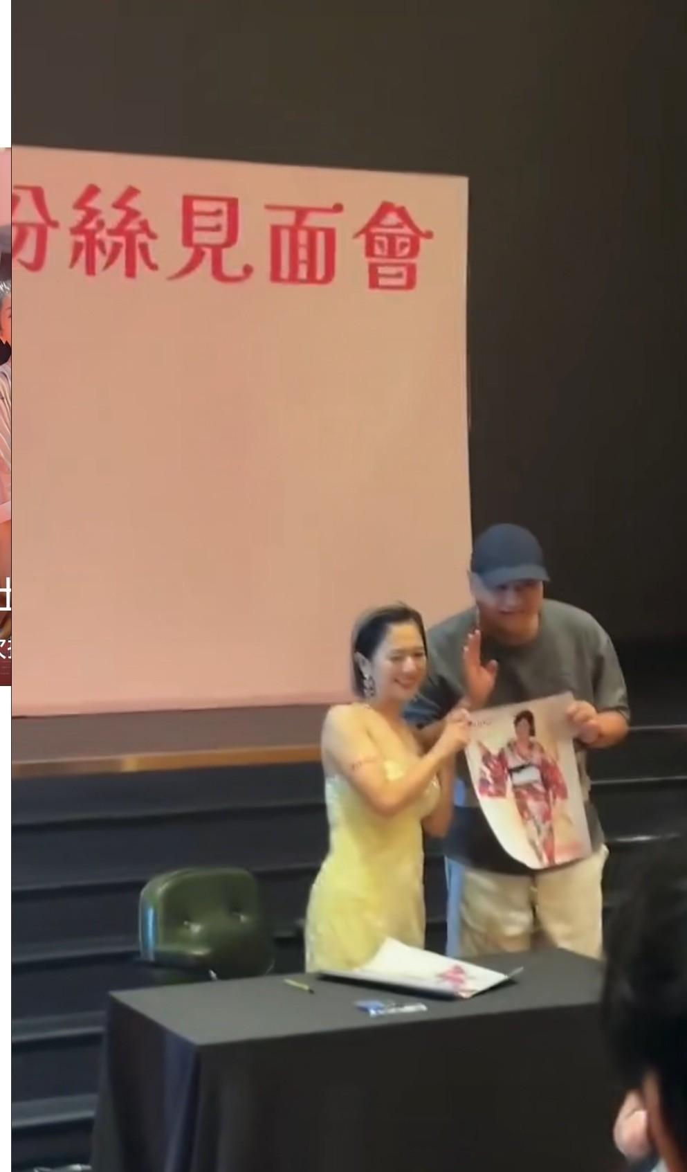 初代宅男女神。
多少男孩的“启蒙老师”
复出后依旧魅力无限。