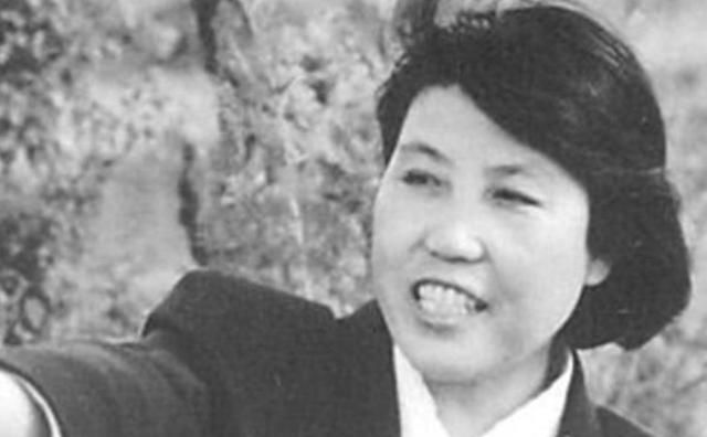 郭凤莲重振大寨，除了家人支持外，还有哪两个贵人出手帮助？
郭凤莲1947年9月出