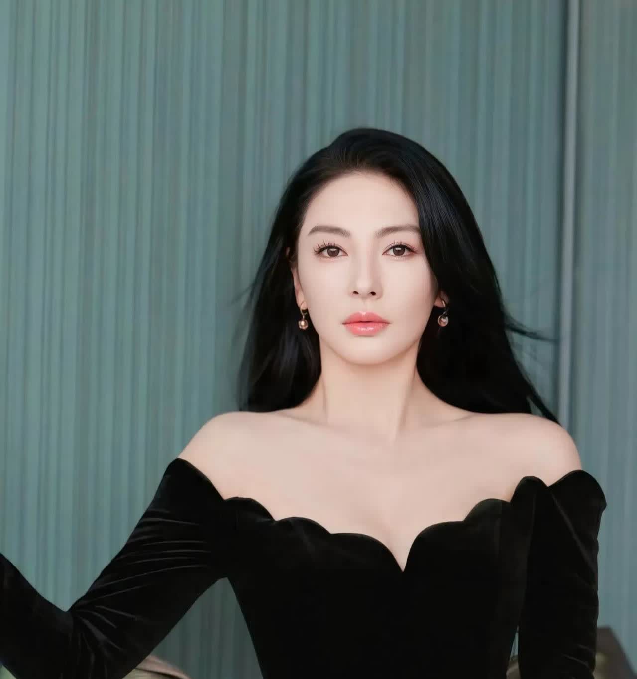 张雨绮和富商袁巴元相爱70天就闪婚，婚后生下双胞胎，可没想到这段婚姻也问题重重，