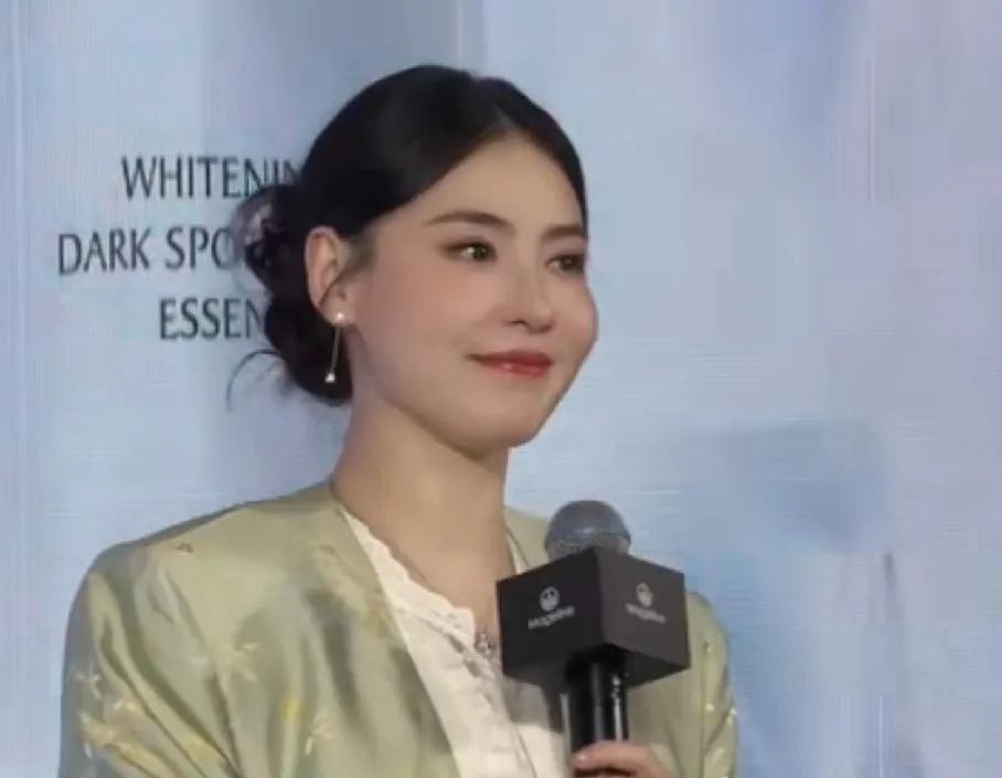 张柏芝不要去做医美，她的美貌很大一部分是因为骨相完美，皮相轻薄，脸上没有多余的皮