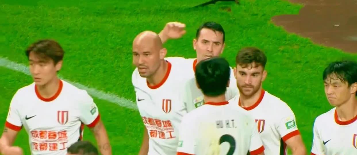 成都蓉城赢下对阵玉昆的比赛，但是付出的代价太大了！

成都蓉城这下真遇到麻烦