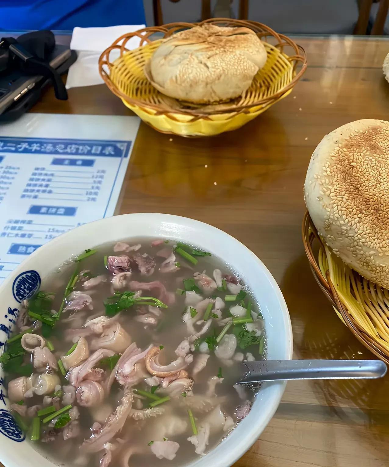 有一说一，
这样的餐品对湖南人来说，
根本提不起兴趣！
