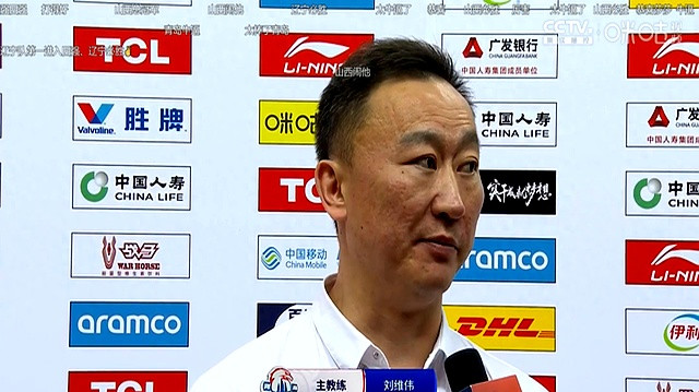 爆出大冷门，CBA季后赛青岛2分险胜广厦，2：1领先夺取赛点