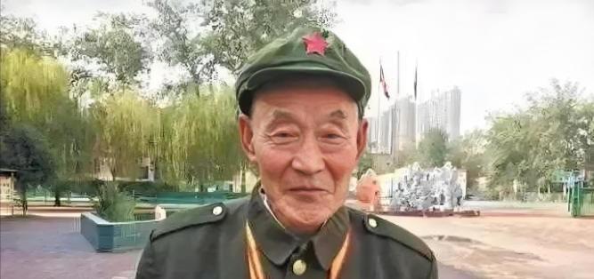 河北一功勋老兵晚年遭到儿媳嫌弃，被赶出家门，无奈住进机井房里，2020年，英雄的