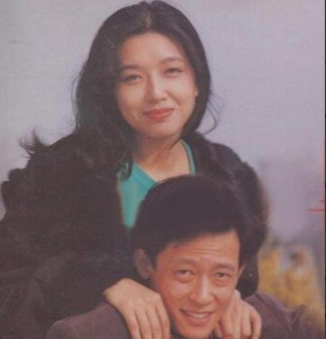 上世纪90年代，王志文与江珊成影视圈“黄金搭档”，因《过把瘾》爆火，常演夫妻，默