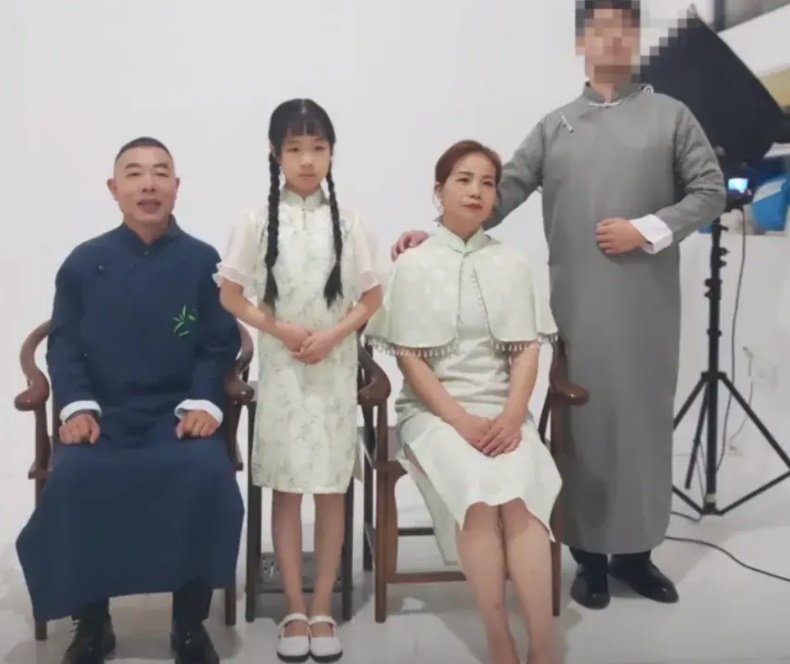 雷公被儿子拉黑的几大原因：

第一：畸形的父爱。张口闭口很爱儿子，但根本不尊重儿