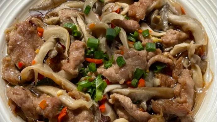 平菇蒸肉：一锅清蒸，鲜嫩到筷子都夹不住！