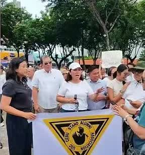 菲宿务省长公开呼吁马科斯辞职！
这对马科斯来说，这是一个晴天霹雳！
其一，作