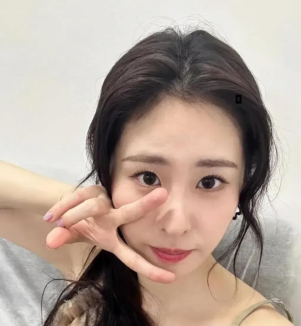 张碧晨拼了半条命唱火的《年轮》，版权却一直攥在汪苏泷手里？
合着这么多年，她不是