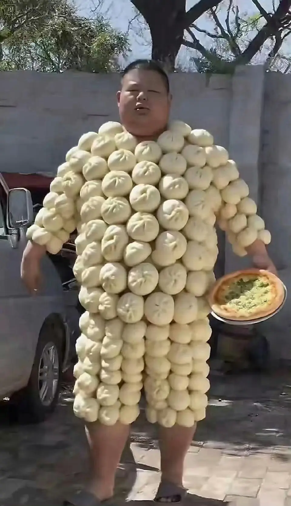 哥们太有才了，不服不行啊，应该去巴黎世家应聘 ​​​