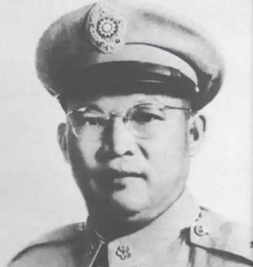 1954年6月，桂永清接替周至柔担任“参谋总长”，一时间门庭热闹。不料两个多月后