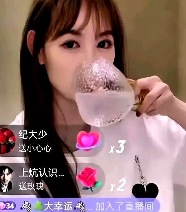 王宝强前妻马蓉开播了，对没听错，马蓉开播屏幕“惨不忍睹”，自己全程也不敢瞅屏幕，