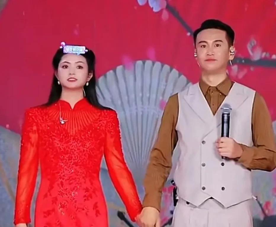 徐子崴罗姣靠搂抱，卖萌，装嫩等这套做秀把戏在网上出尽了风头，事实上不少网友己将他