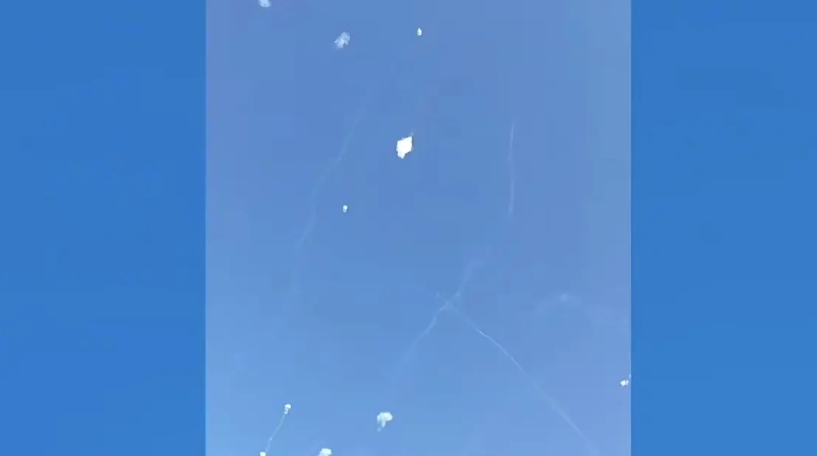 伊朗这波导弹秀让全球观众过足了眼瘾，不止导弹到处飞，还有无人机来扰乱以色列防空系