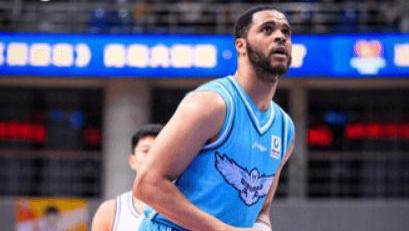 40分钟加4节7人次，青岛队已彻底沦陷，外援拿了接近9成得分