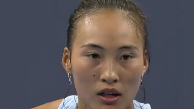 郑钦文直面挑战中网艰难破局，26号种子连续施压冲击16强