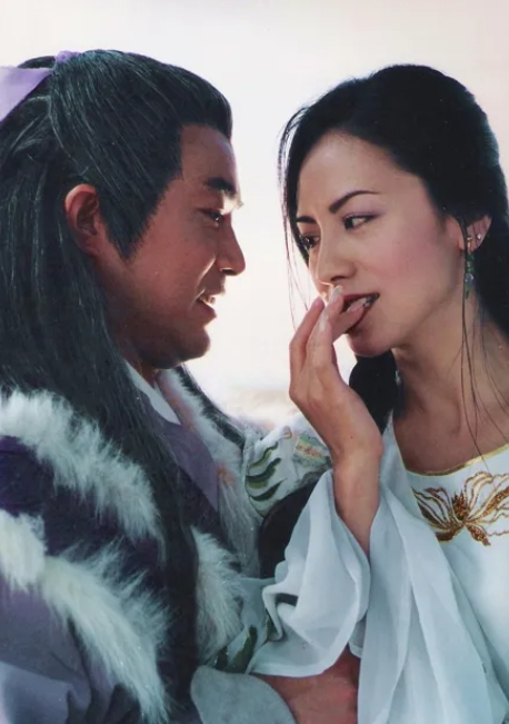 当年，《风云雄霸天下》剧组找到田丽：“颜盈这个角色必须你来演。”田丽听了吓得直摆
