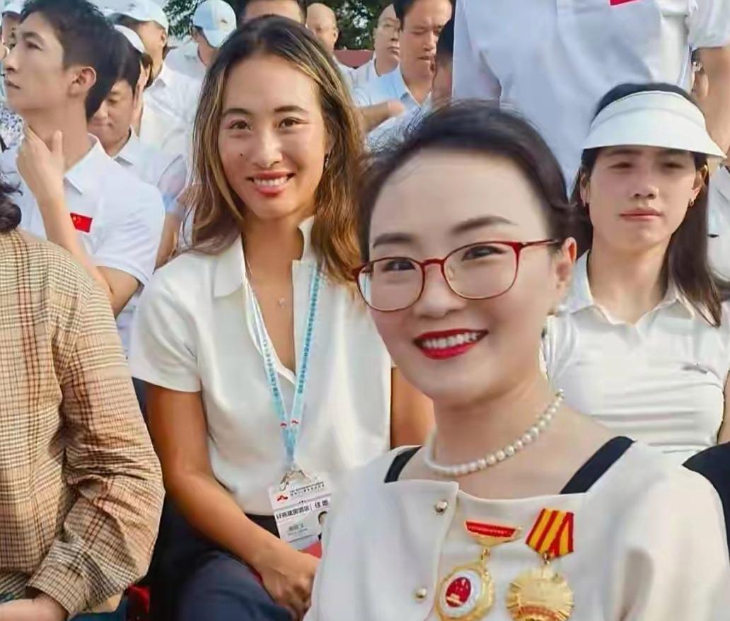 17位奥运冠军，受邀参加九三大阅兵[鲜花]

网球1人：郑钦文
跳水1人：曹缘