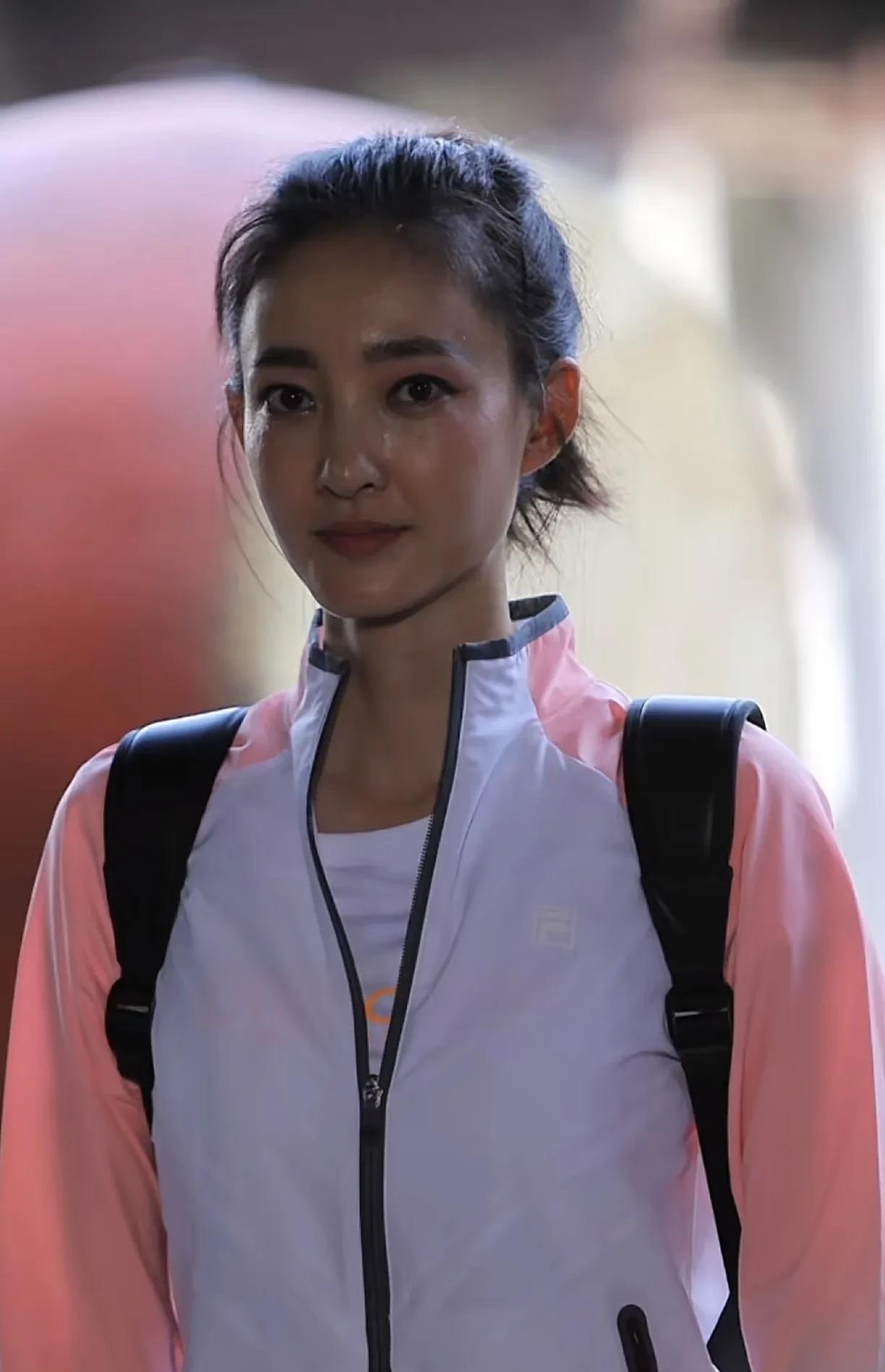 王丽坤是一个非常神奇的存在，当年拍《美人心计》时，就一直觉得她长得比较老练、成熟