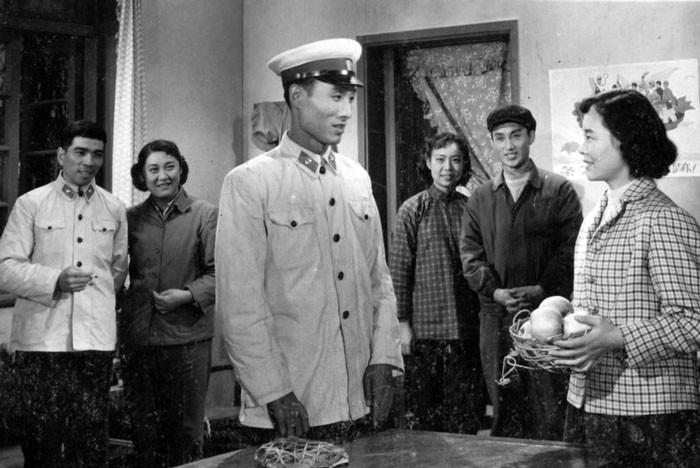 1959年“国庆节”，上海电影制片厂摄制的喜剧电影《今天我休息》火爆上映。
影片