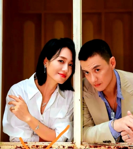 我特意去查了一下朱丹的妈妈。

不查不知道，一查吓一跳。

原来朱丹妈妈去查了朱