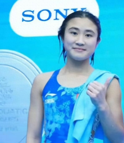 世锦赛女子10米跳台，首跳炸鱼第14！15岁小将压轴神跳锁第二

在新加坡世锦赛