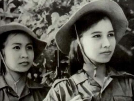 1979年，黄干宗被两个越南女兵“掳”进了大山深处。他本以为自己必死无疑，却没想