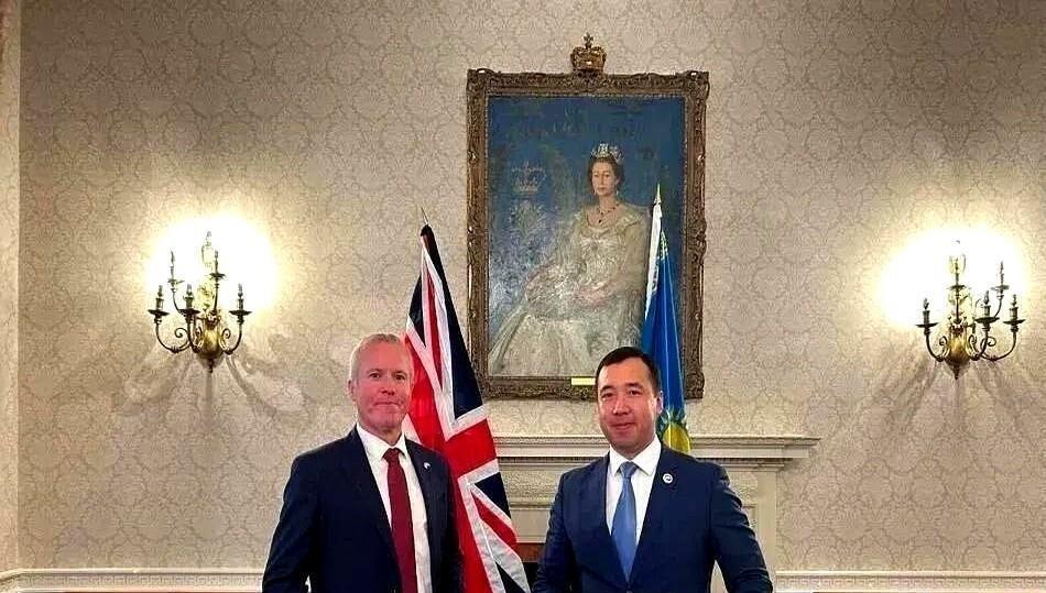 哈萨克斯坦这是要步乌克兰之后尘，据报道，英国与哈萨克斯坦签署了军事合作计划，包括