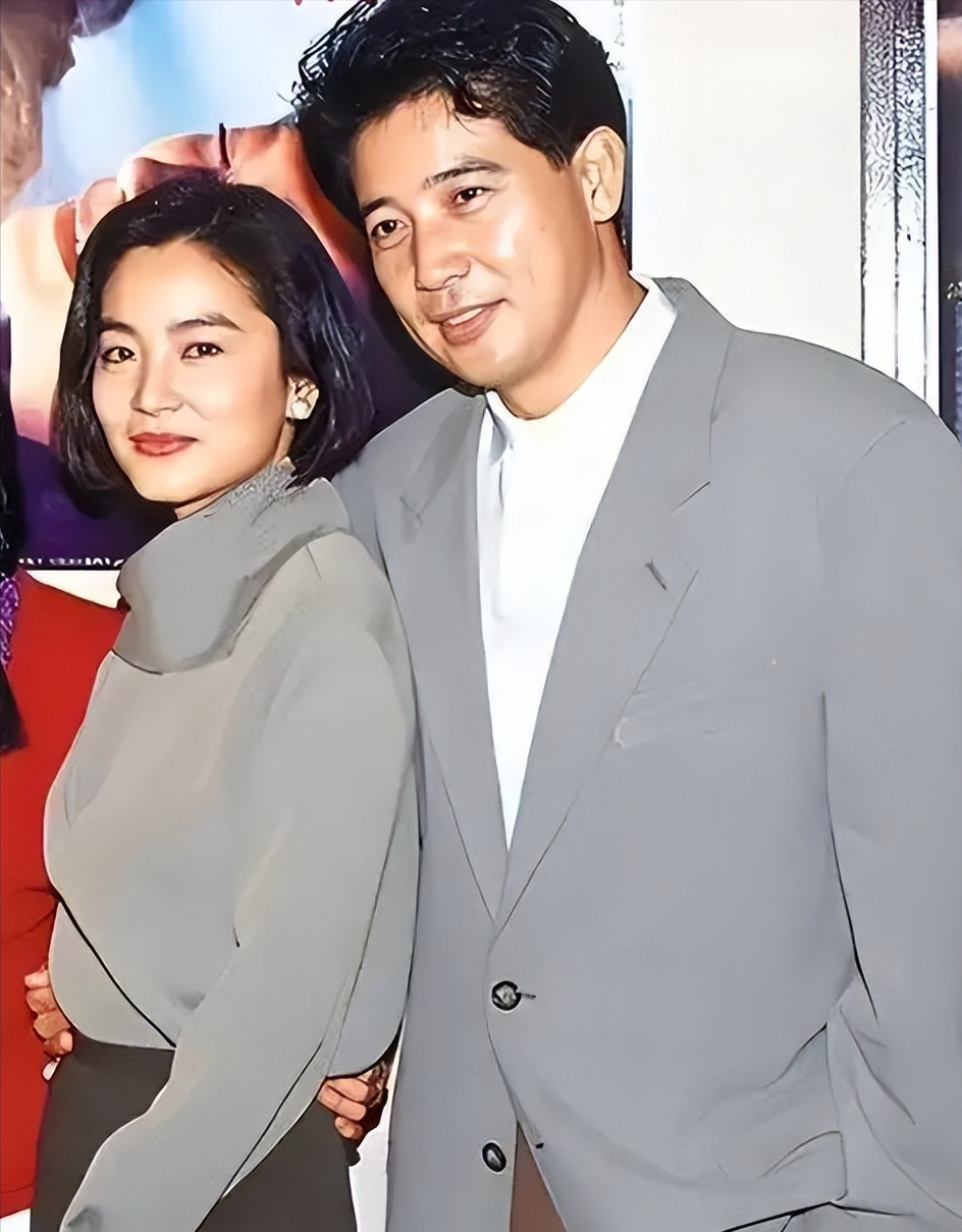 1973 年，已婚的秦汉爱上了 18 岁的林青霞。他回家对大着肚子的妻子邵乔茵说