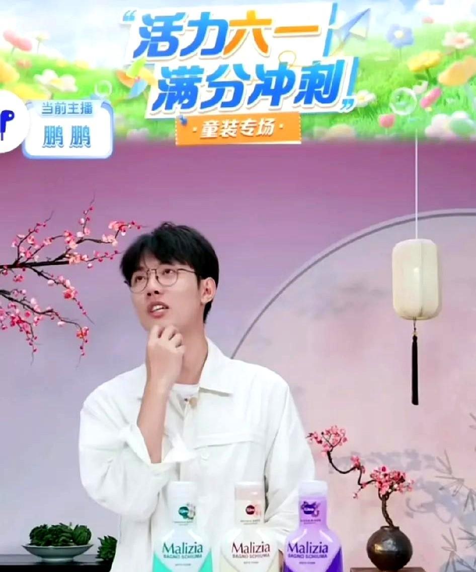 极限直播！鹏鹏从汉江到公司后，又连播了4个小时。鹏鹏说，我们今天真是蛮赶的了。