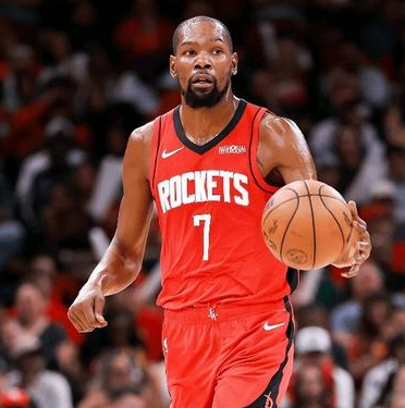 杜兰特28分，火箭险胜公牛止住连败。NBA常规赛，火箭主场迎战公牛，这场比赛，杜