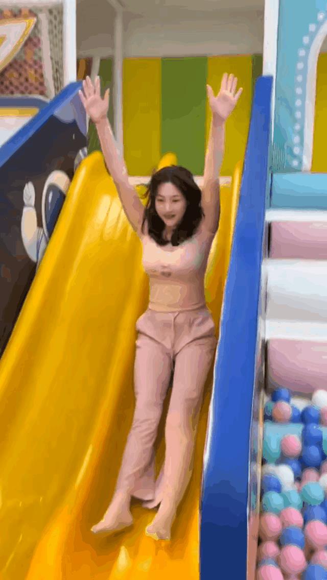 平时在幼儿园工作，为了孩子们在园内活动的安全，教师们也是尽心尽力，专门给小朋友们