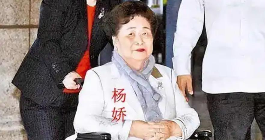 1975年，台湾首富的妻子杨娇，因为无法忍受丈夫出轨，果断放弃豪门生活，带着30