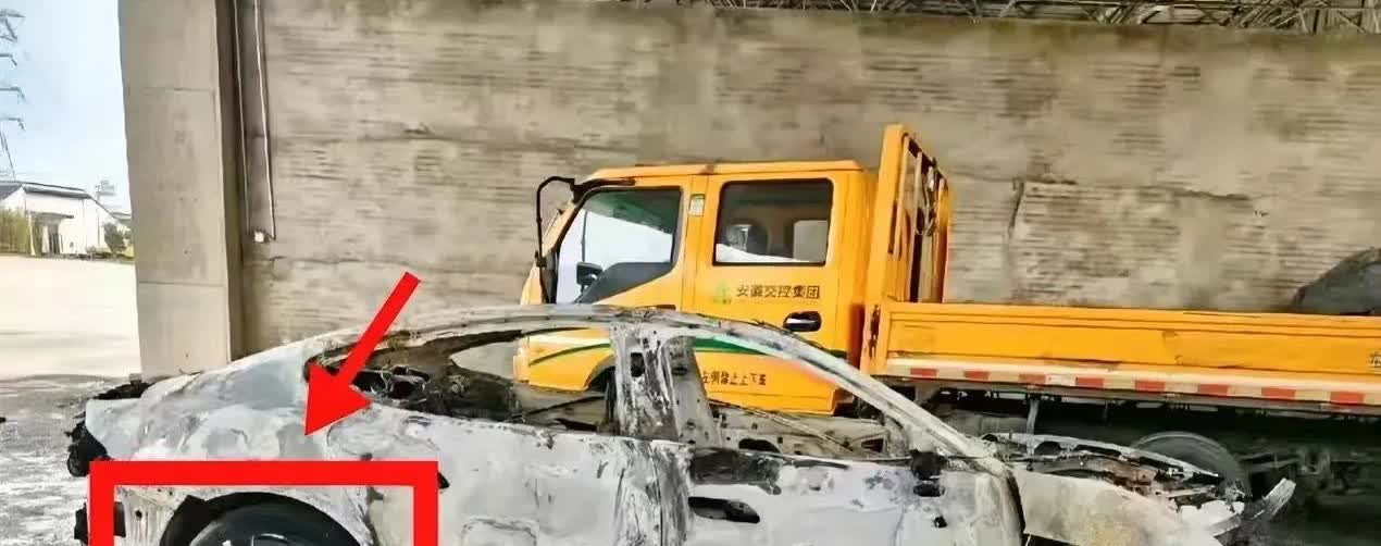 我问我爸，为什么小米这辆车都烧空了，但是轮胎和轮毂还在呢？
我爸这么一说，我瞬