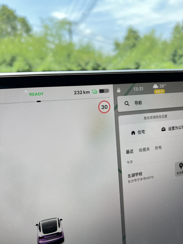 续航是真拉胯
表显实际续航里程85㎞，真实估计只有50㎞。
来回300㎞，路上冲