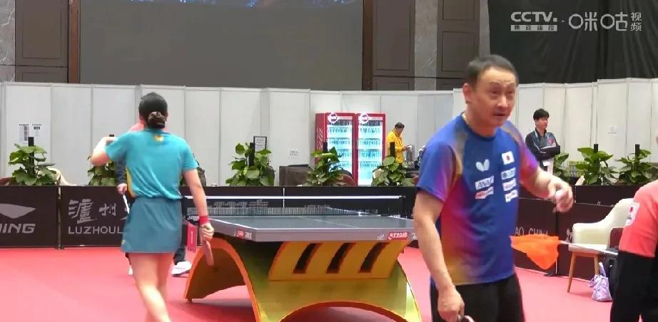 原来张本美和陪练
是她爸爸
真是可怜天下父母心啊
为了这一双儿女
当爹的真的是全