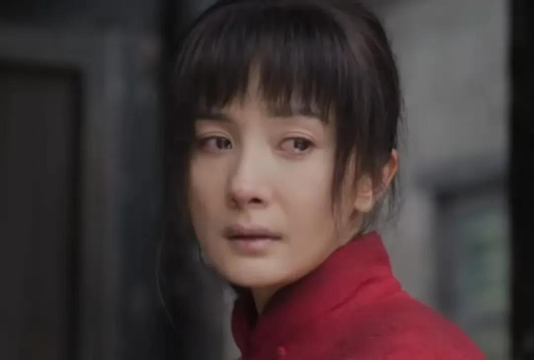 杨幂的新剧《生万物》刚开播，连追5集，还是被杨幂圈粉了。
今年的杨幂，大杀四方呀