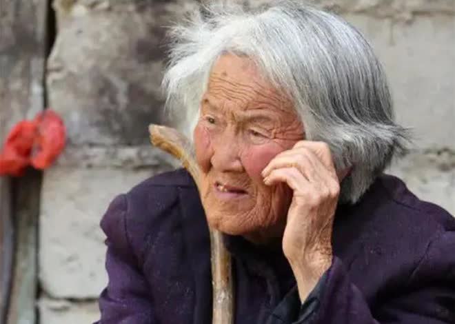 "同事给我打电话突然大哭的说：妈妈5月16号走了，享年91岁，昨天晚上捂完火，才