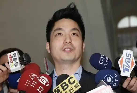 台北市市长、蒋介石的曾孙蒋万安直接把话撂下了！他当着媒体的面斩钉截铁地表示，自己