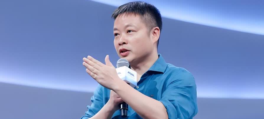 理想：不好意思，又赚了80亿。
小鹏：虽然亏了58亿，但比2023年好多了。
