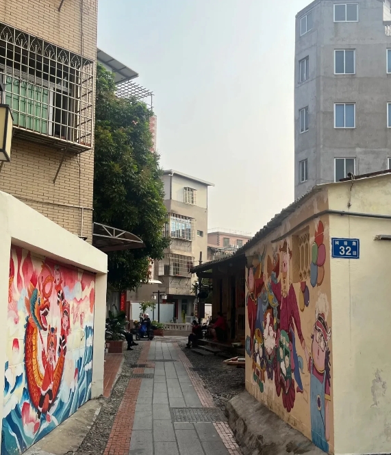 胖东来法务部确实牛啊！就说这“柴怼怼”，真是不懂法还硬刚。
此前“柴怼怼”在10