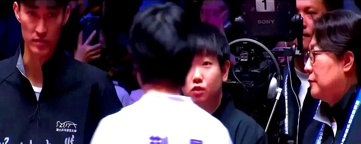 万万没想到这次的乒超联赛，莎莎和曼昱都当了教练，更让人想不到的是莎莎的深大队竟然