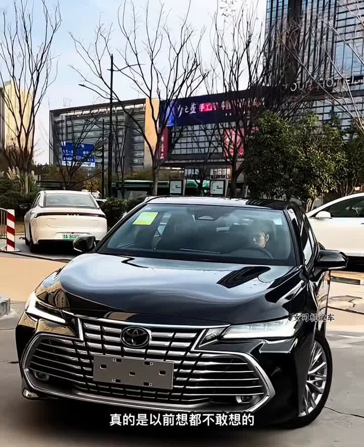 2024款丰田亚洲龙。
各位老板们，真的以为现在的17.88万起的亚洲龙已经很