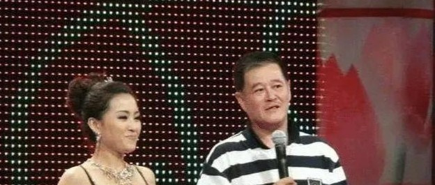 模仿王八进赵家班











什么？模仿王八也能拜师成功？对，你没听错