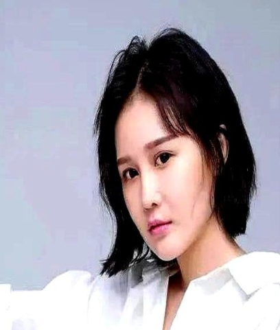 赵本山女儿一句话让全网沸腾！

当被问到家产分配时，26岁的球球直接甩出硬核发言