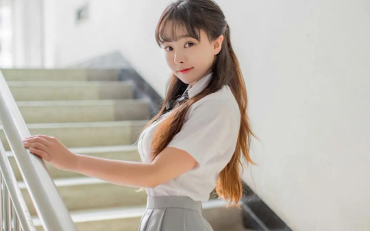 为了两百万，我和陌生白富美结下为期三年的婚姻，但当期限到时，她却不肯离婚了...