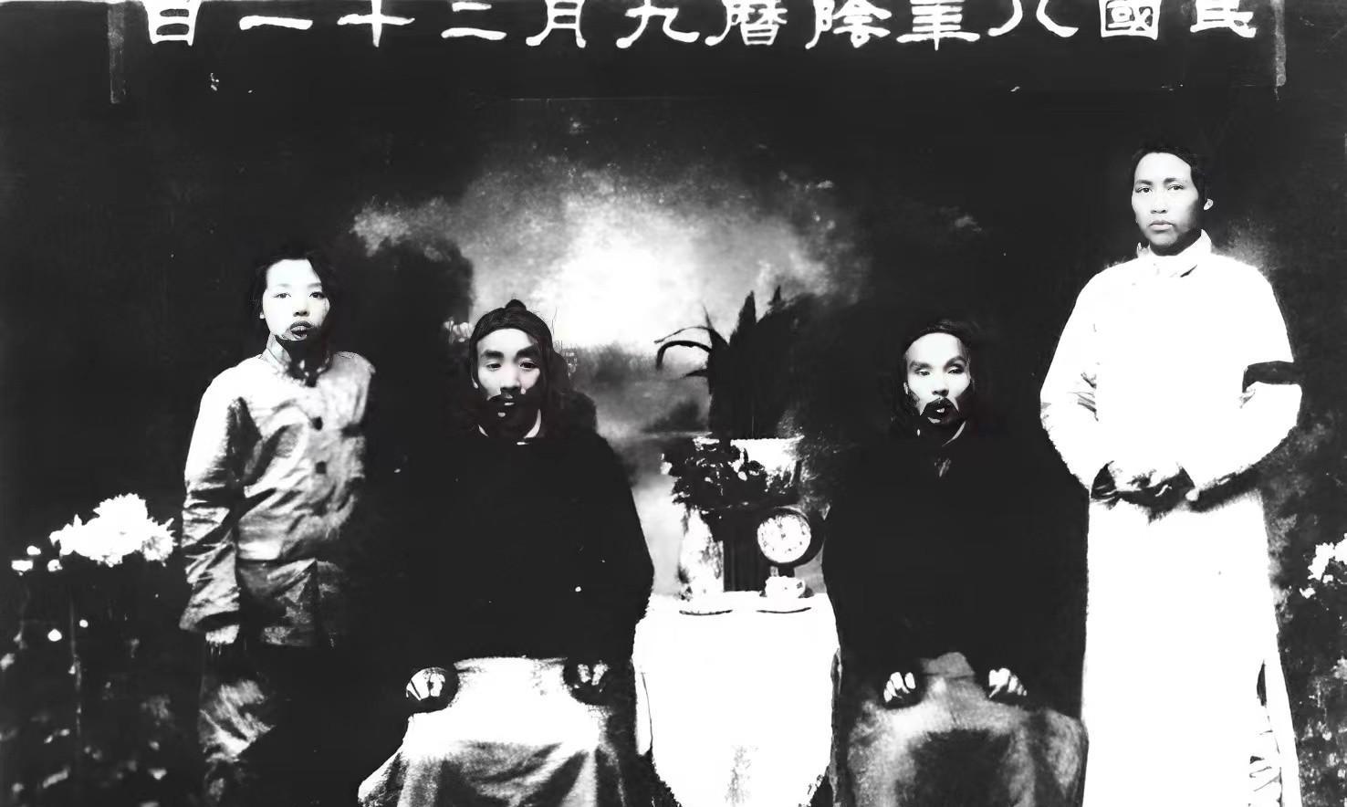 1919年，母亲文七妹辞世后，毛泽东把父亲毛顺生接到长沙。



1919年，风