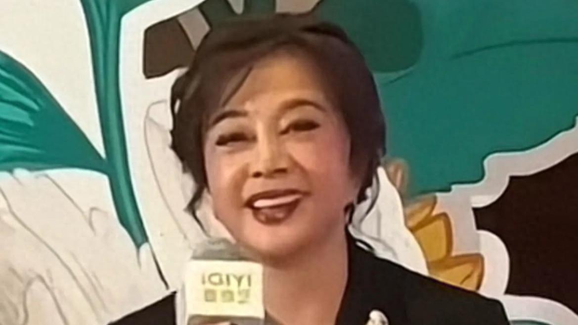 74岁刘晓庆传"坏消息"，意外摔倒后走不动路，令人担心的事发生了