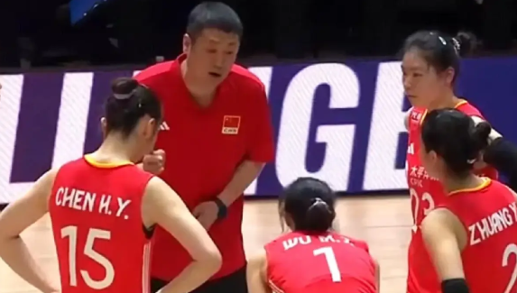 中国女排3:0战胜比利时看到赛后的数据（25-18，27-25，25-13）
最