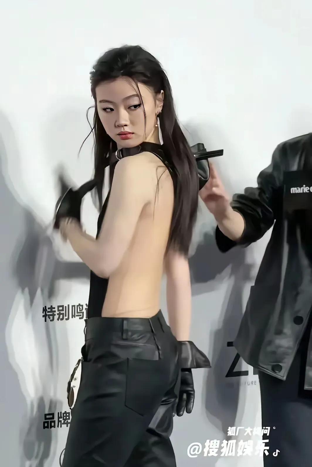 单依纯，你都这么火了，
还需要这样博眼球吗？
我只想说，
 “如今的娱乐圈，只剩
